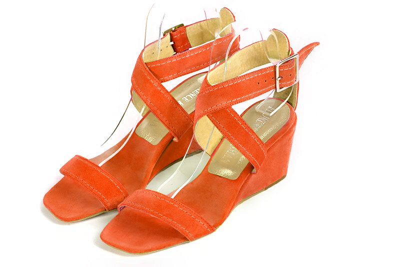 Clementine orange women's fully open sandals, with crossed straps. Square toe. Medium wedge heels. Front view - Florence KOOIJMAN